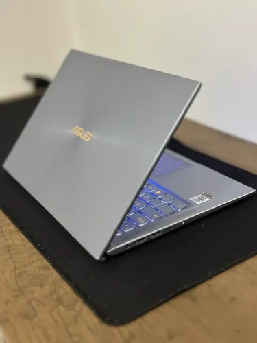Asus Zenbook 14" - i7 10th / 256GB SSD / 8GB RAM