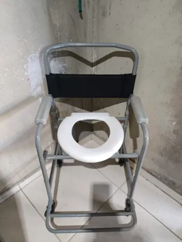 Vende-se cadeira de roda de banho 390R$
