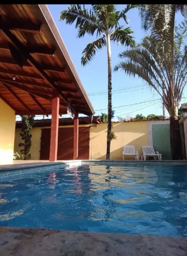 Casa com piscina para até 8 pessoas