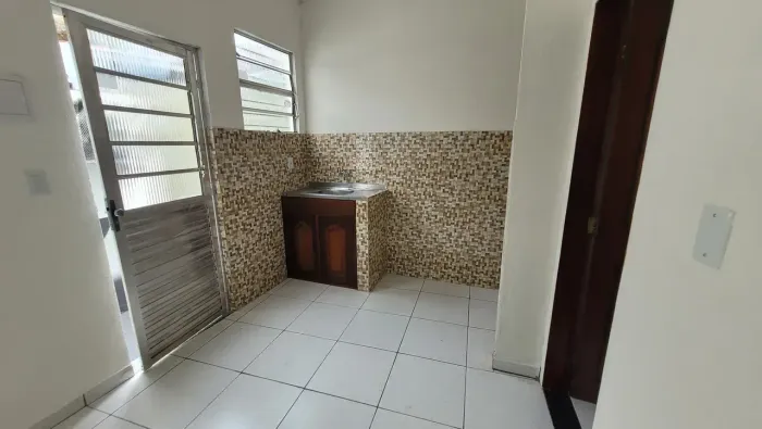 Lene Pegado Aluga Ap de 1/4 Térreo no bairro Castanheira
