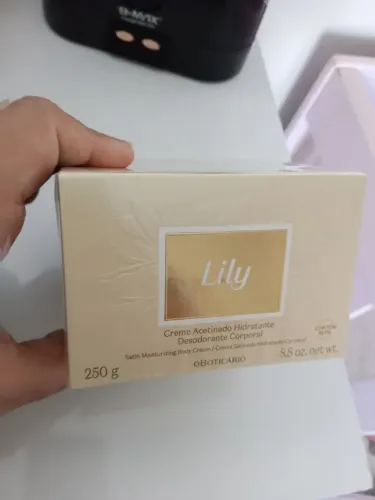 Creme hidratante Lily o boticário novo
