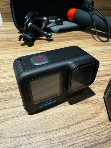 Go pro 10 com 2 baterias e muitos acessórios