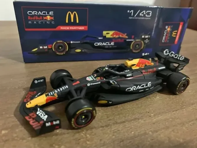 miniatura f1 mcdonalds redbull