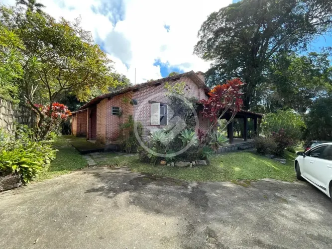 Excelente casa na Granja Guarani com 10.920 m² de Natureza, Vista para as Montanhas e Muit