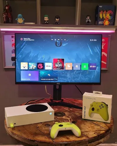 Xbox Series S 512GB, Controle Electric Volt, Mídia Digital, Caixa e Cabos