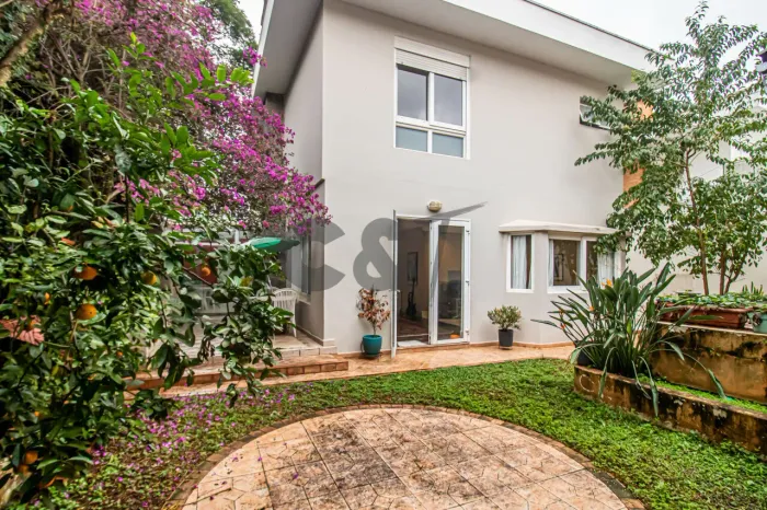 Casa de Vila Residencial com 4 Dormitórios (3 Suítes) á Venda na Granja Julieta - São Paul