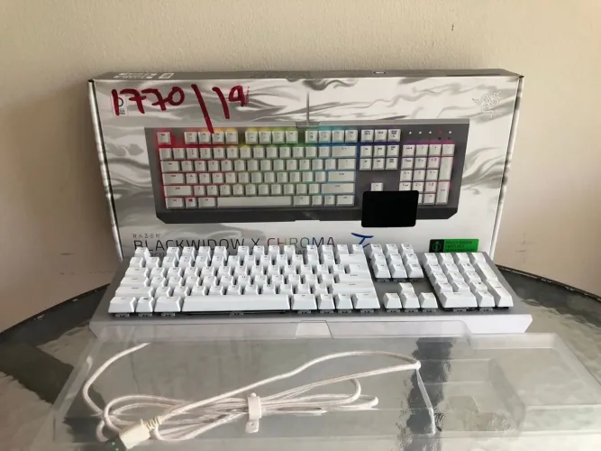 Teclado Gamer Mecânico Razer Blackwidow X Chroma Branco
