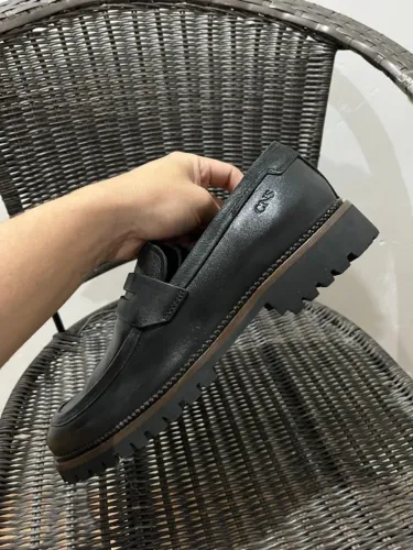 Sapato Mocassim estilo Penny Loafer com sola tratorada da CNS