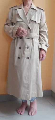 Casaco, sobretudo, gabardina (trench coat) UTEX bege (creme) feminina.