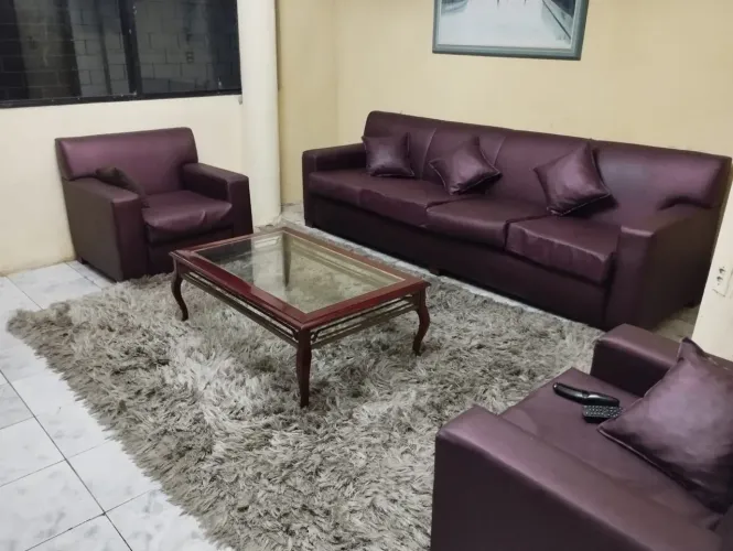 Conjunto de sofá e mesa
