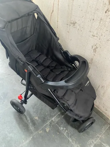 Carrinho de bebê Voyage Delta usado