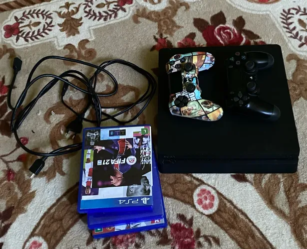 Vendo play 4 slim todo bom