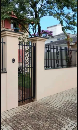 Portão e cerca em ferro