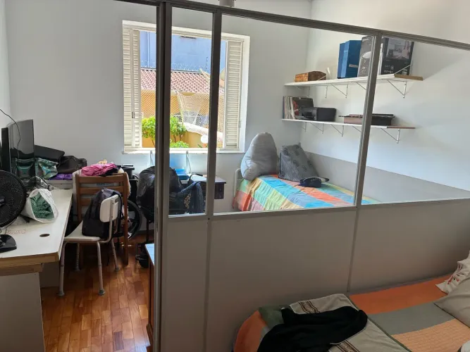 Divisória com Porta e vidro