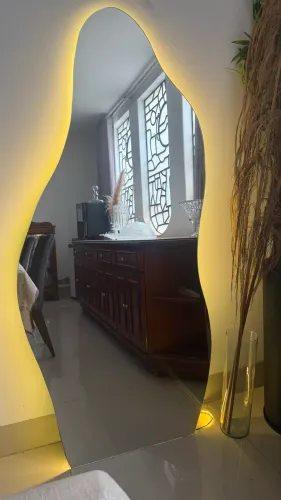 Espelho orgânico com led de fixar na parede. Novo