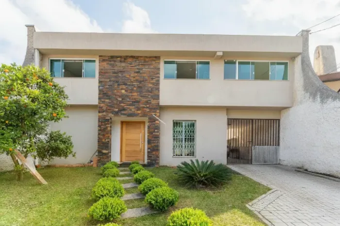 IMÓVEL COMERCIAL COMPLETO NO CABRAL - 400m², MAIS DE 10 SALAS E 9 VAGAS!