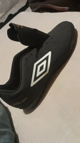 Chuteira umbro society 42 80 Reais
