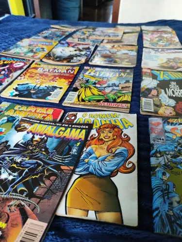 Lote com 22 HQ universos DC e Marvel diversas .