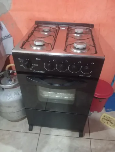Fogão semi novo bem conservado 