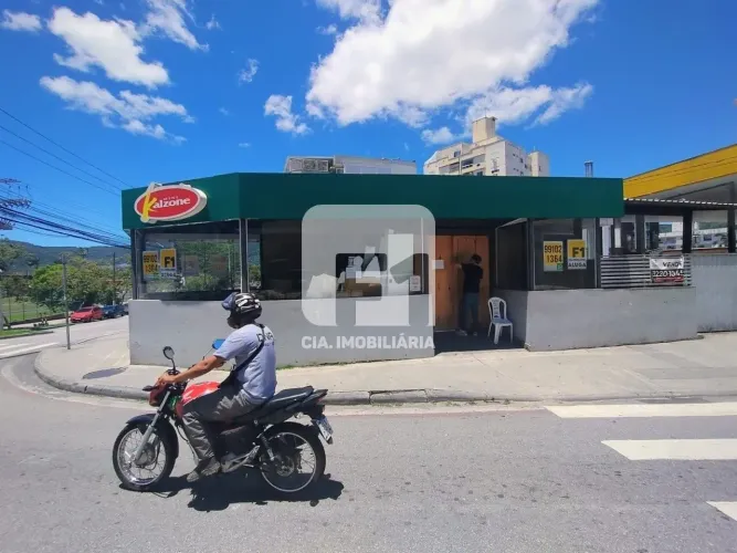 Área comercial à venda na Trindade