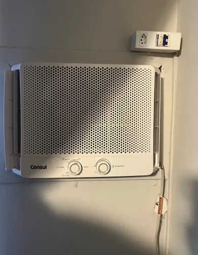 Ar-condicionado Janela 10000 BTUs Consul Frio com Design Moderno