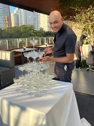 Open bar Coquitelaria bartender 
