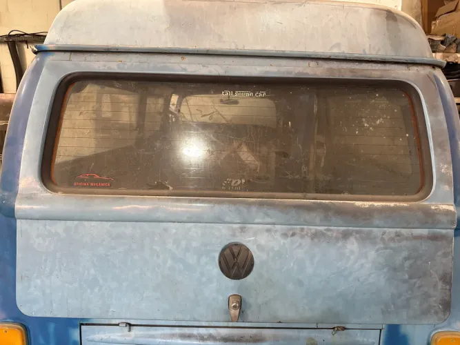 Vendo tampa traseira kombi ano 98