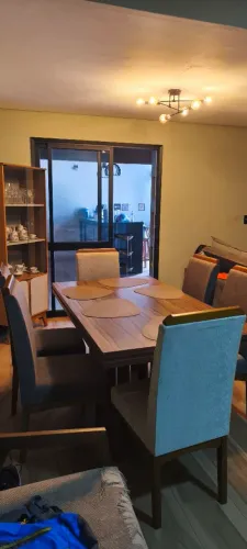 Mesa de jantar com  6 cadeiras
