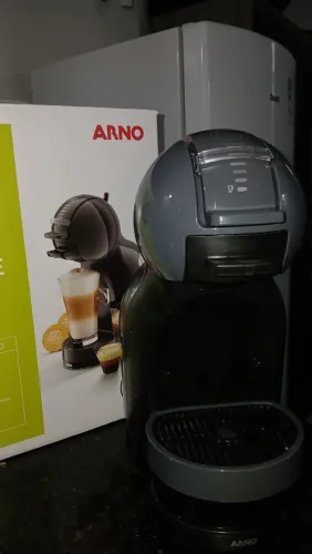 (Aceito Oferta) Nescafé Cafeteira Mini Me Cinza + 107 Cápsulas GRÁTIS