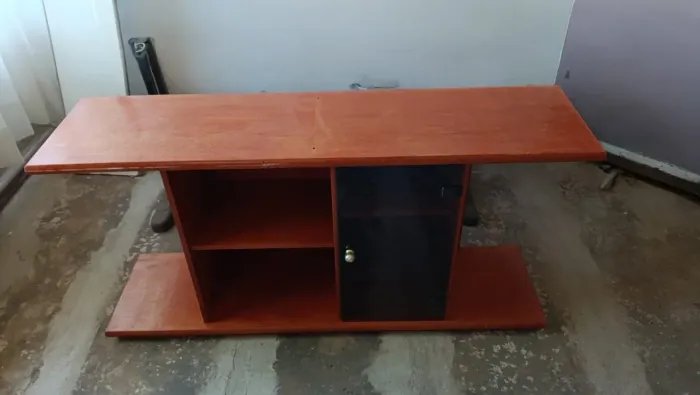 Rack grande de madeira e vidro