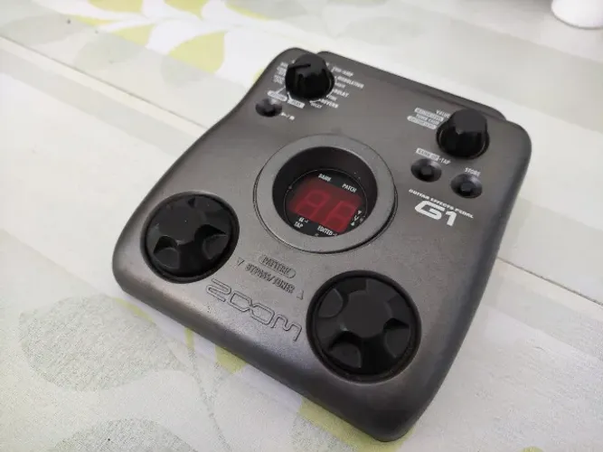 Pedaleira original ZOOM G1 (G1/120L) para guitarra