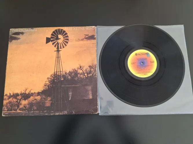 LP The Crusaders Free As The Wind Importado