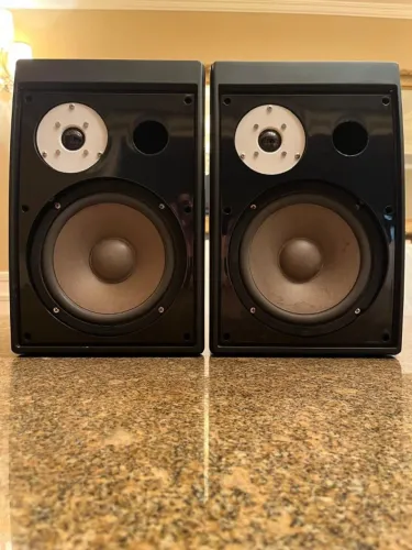 Par de Caixas Acústicas Importadas com 2 vias Wooffer 8 Polegadas e Tweeter Dome
