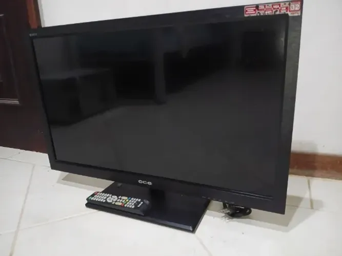 TV CCE 32 POLEGADAS(NÃO LIGA)