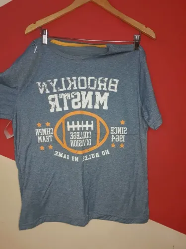 Vendo estas lindas blusas - Aproveitem !!!