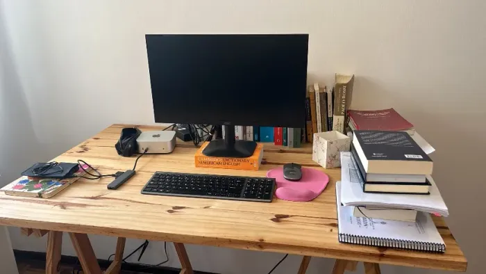 Escrivaninha tampo de madeira com cavalete