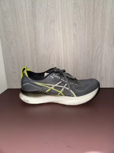 ASICS GEL-KAYANO 32