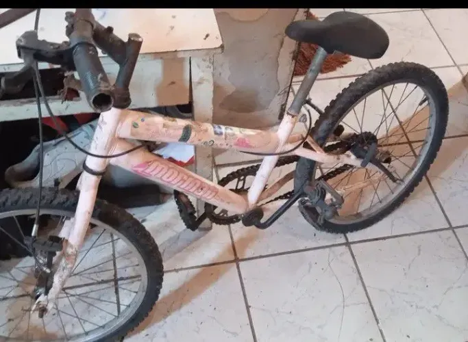 Vendo bicicleta infantil tá faltando o eixo de trás da roda não faço entrega