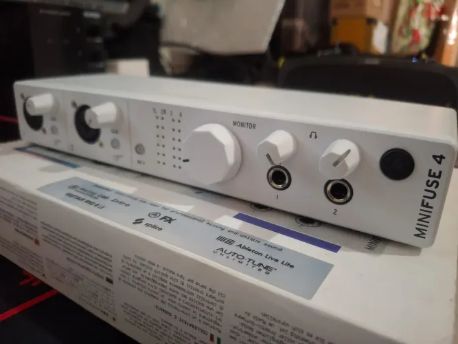 interface de áudio arturia minifuse 4