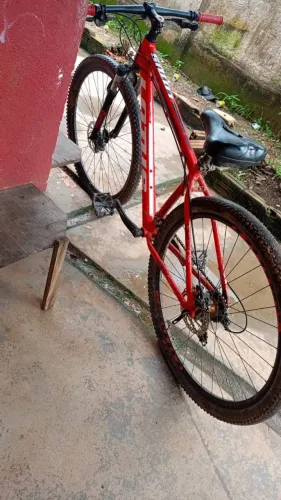 Estou vendendo esta bicicleta por 280 o defeito dela é arrumar 