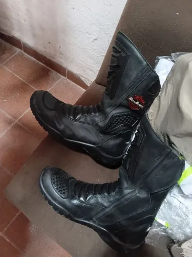 Venda essa bota seminova tamanho 43
