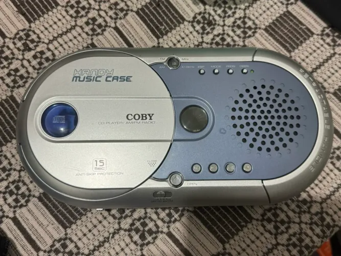Coby Handy Music Case CD Player/Radio modelo CX-CD234.O