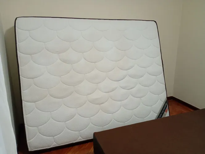 Vende-se cama box Queen com cabeceira e colchão, todos os itens da Ortobom 
