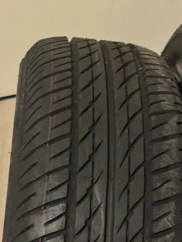 NOVOS - 2 pneus Hankook Dynamic 235/60r14 Letras Brancas