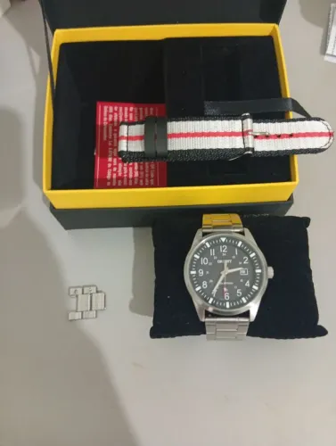 Relógio com pulseira de tecido adicional para pessoas discretas de bom gosto !