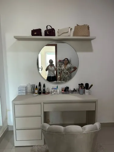 Vendo penteadeira com prateleira, espelho e cadeira 