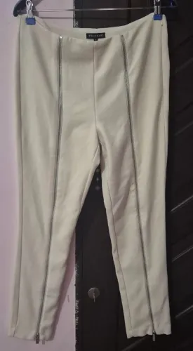 Calça bege com zíper frontal Le Lis Blanc