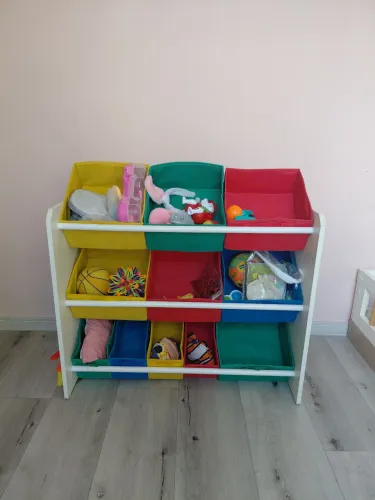 Prateleira organizadora de brinquedos (88 cm de comp).