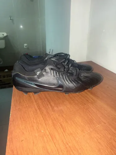Vendo chuteira profissional numero 41 