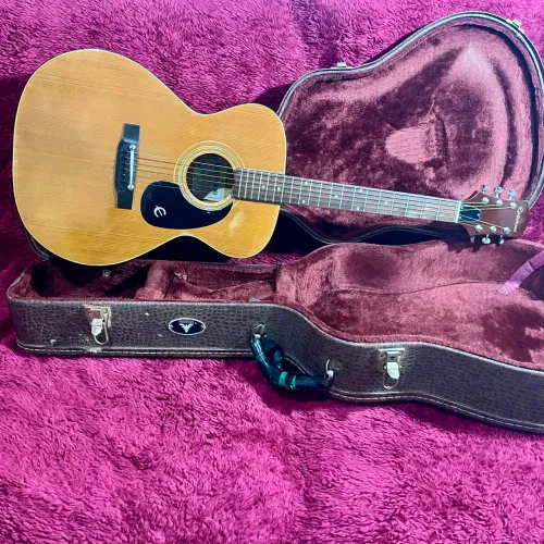 ? Violão Epiphone FT-120 made in Japan anos 70 ?